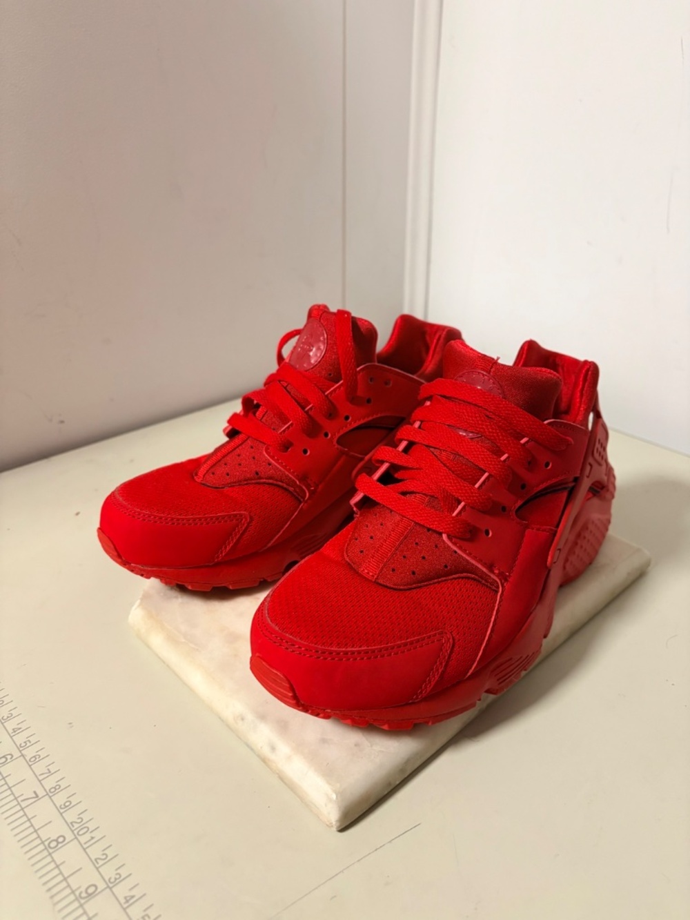 Nike Air Huarache Run (GS) Triple Red Size 7Y 654275-600 Youth Running Shoes